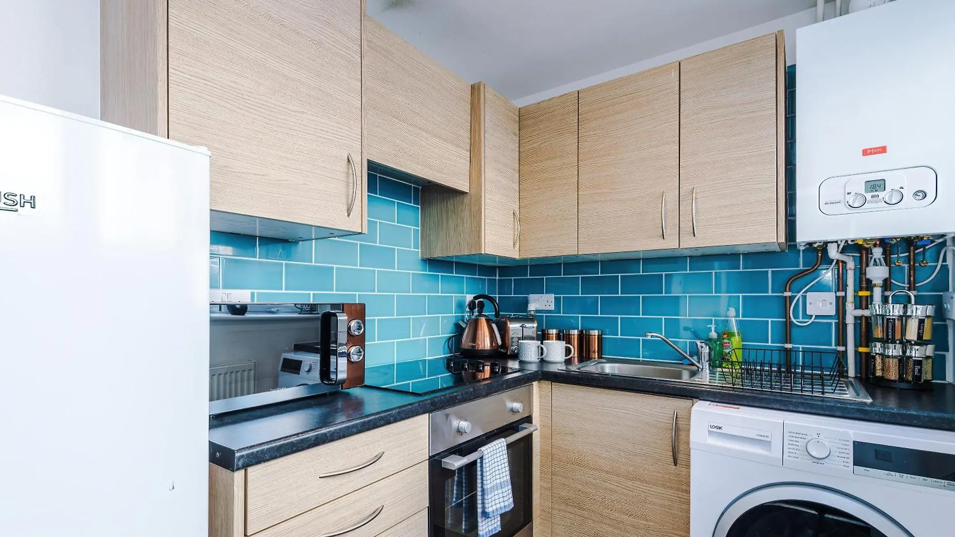 Strathcona House - Air Host & Stay - 3 Bedroom - 3 Bathroom Liverpool 0*,  United Kingdom