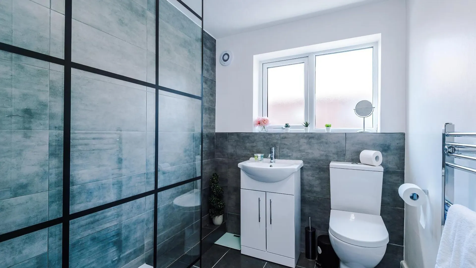Holiday home Strathcona House - Air Host & Stay - 3 Bedroom - 3 Bathroom Liverpool