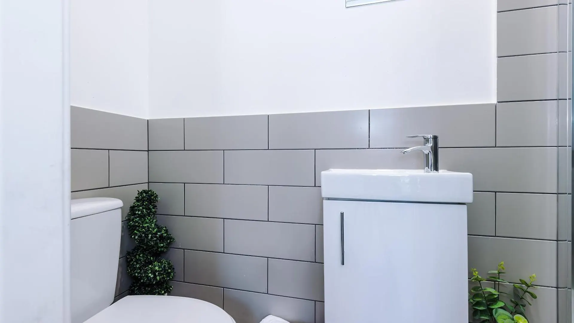Holiday home Strathcona House - Air Host & Stay - 3 Bedroom - 3 Bathroom Liverpool