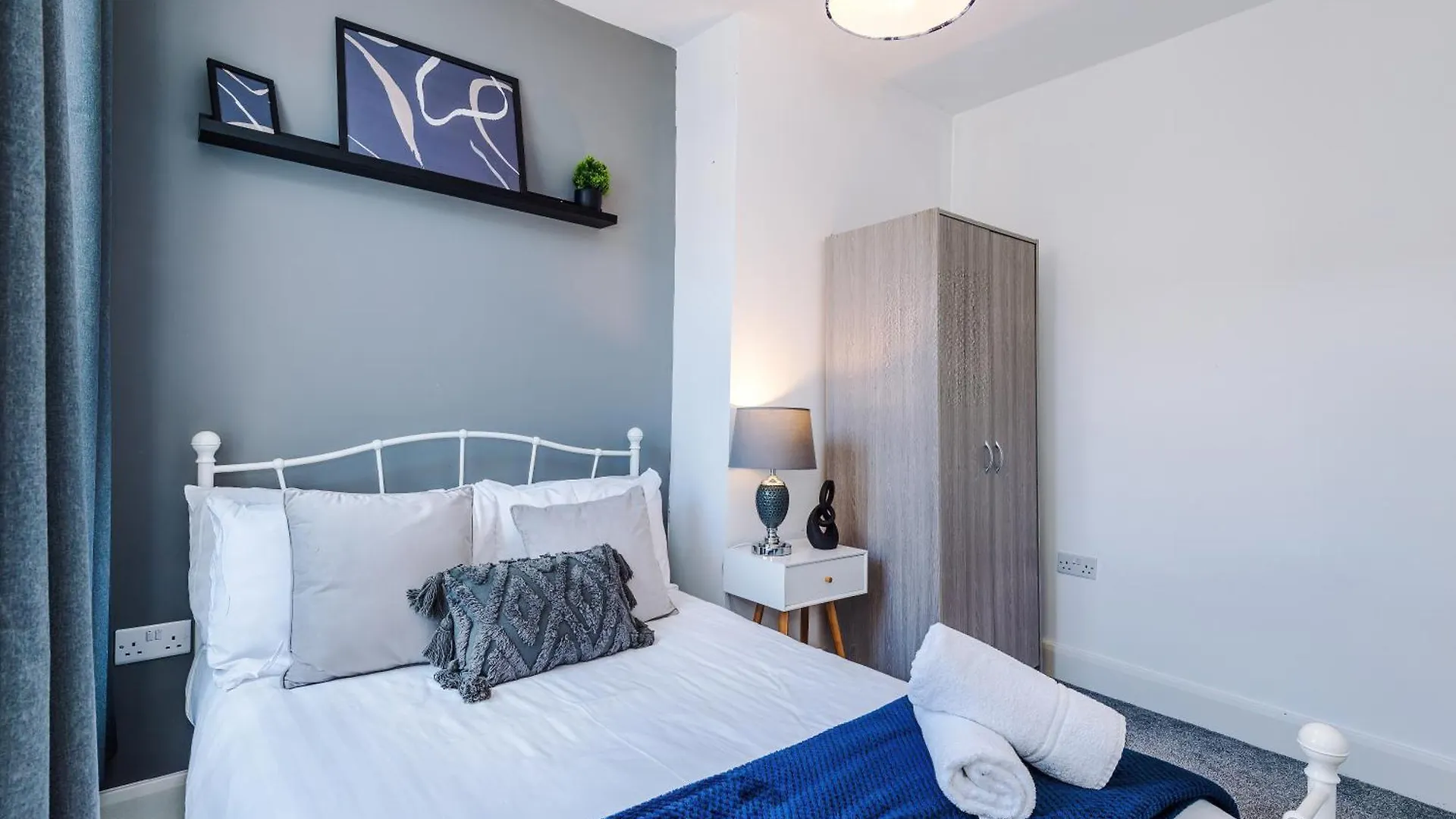 Strathcona House - Air Host & Stay - 3 Bedroom - 3 Bathroom Liverpool 0*,  United Kingdom