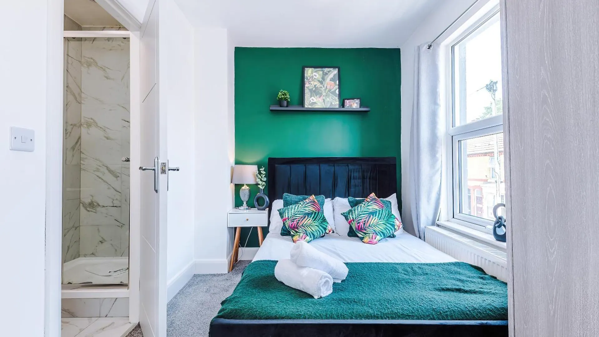 Strathcona House - Air Host & Stay - 3 Bedroom - 3 Bathroom Liverpool Holiday home