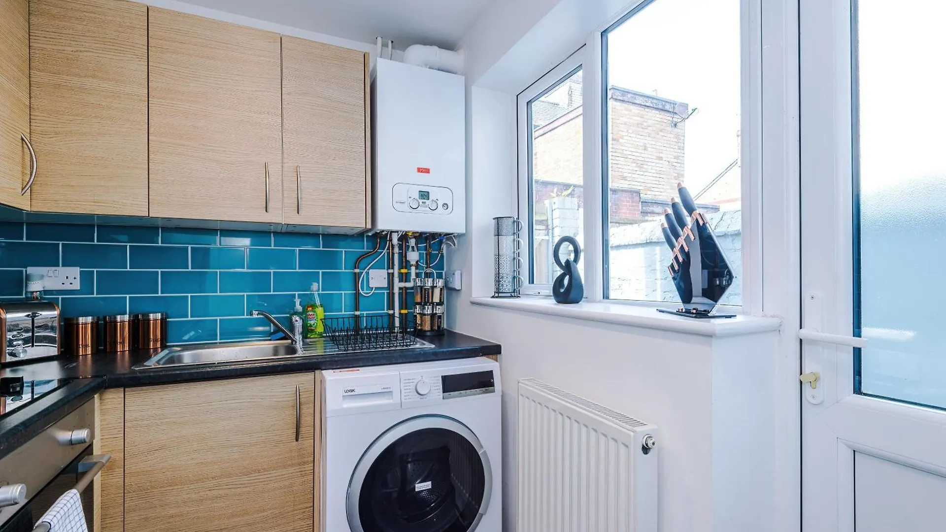 Strathcona House - Air Host & Stay - 3 Bedroom - 3 Bathroom Liverpool