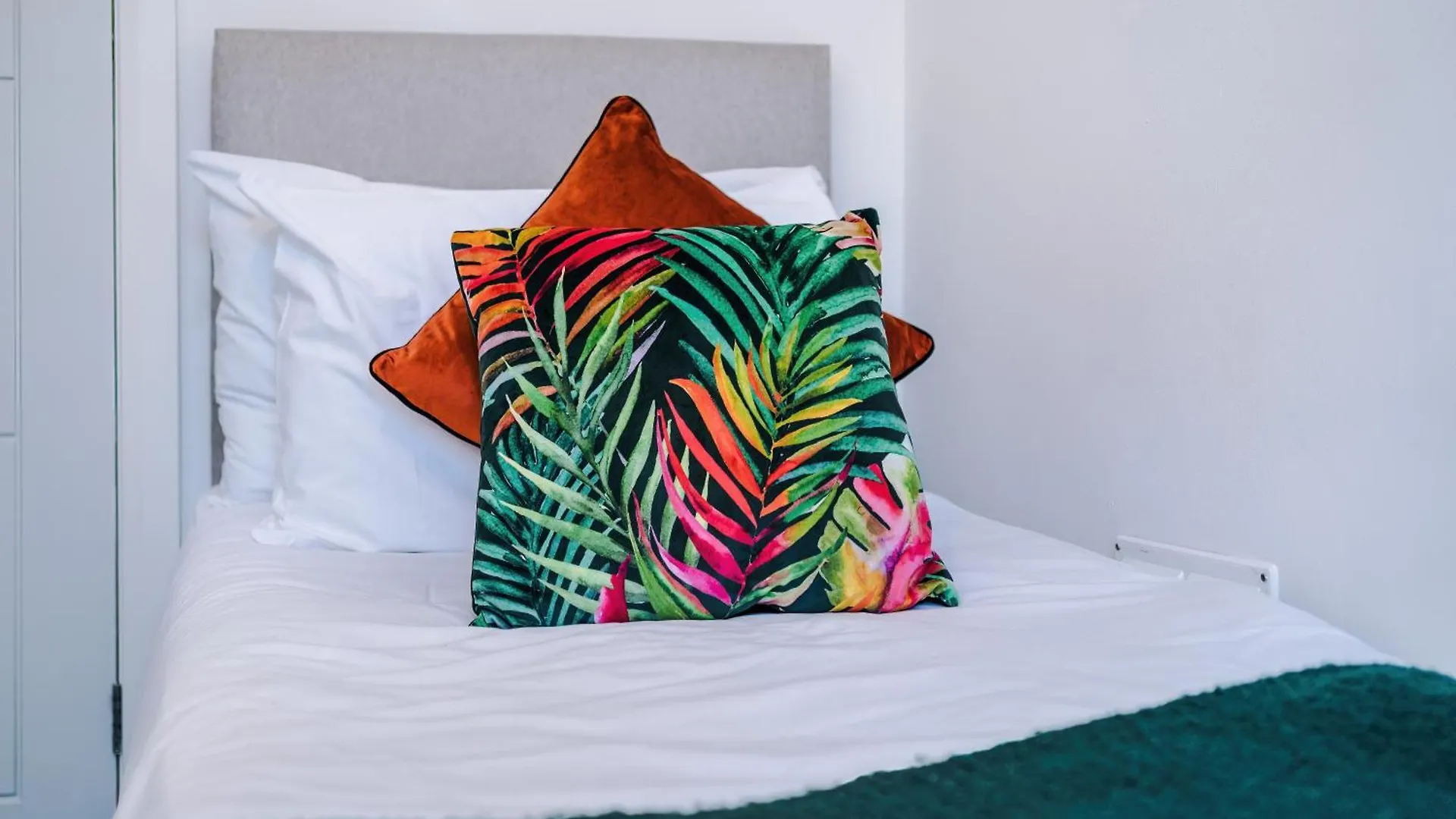 Holiday home Strathcona House - Air Host & Stay - 3 Bedroom - 3 Bathroom Liverpool