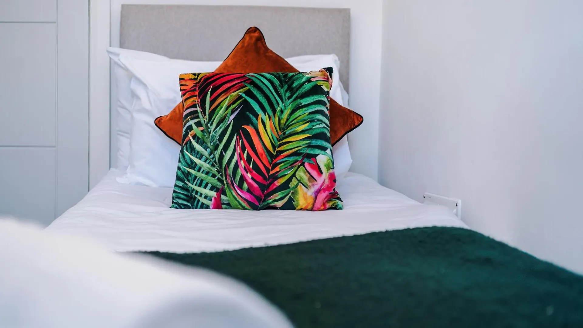 Strathcona House - Air Host & Stay - 3 Bedroom - 3 Bathroom Liverpool 0*,