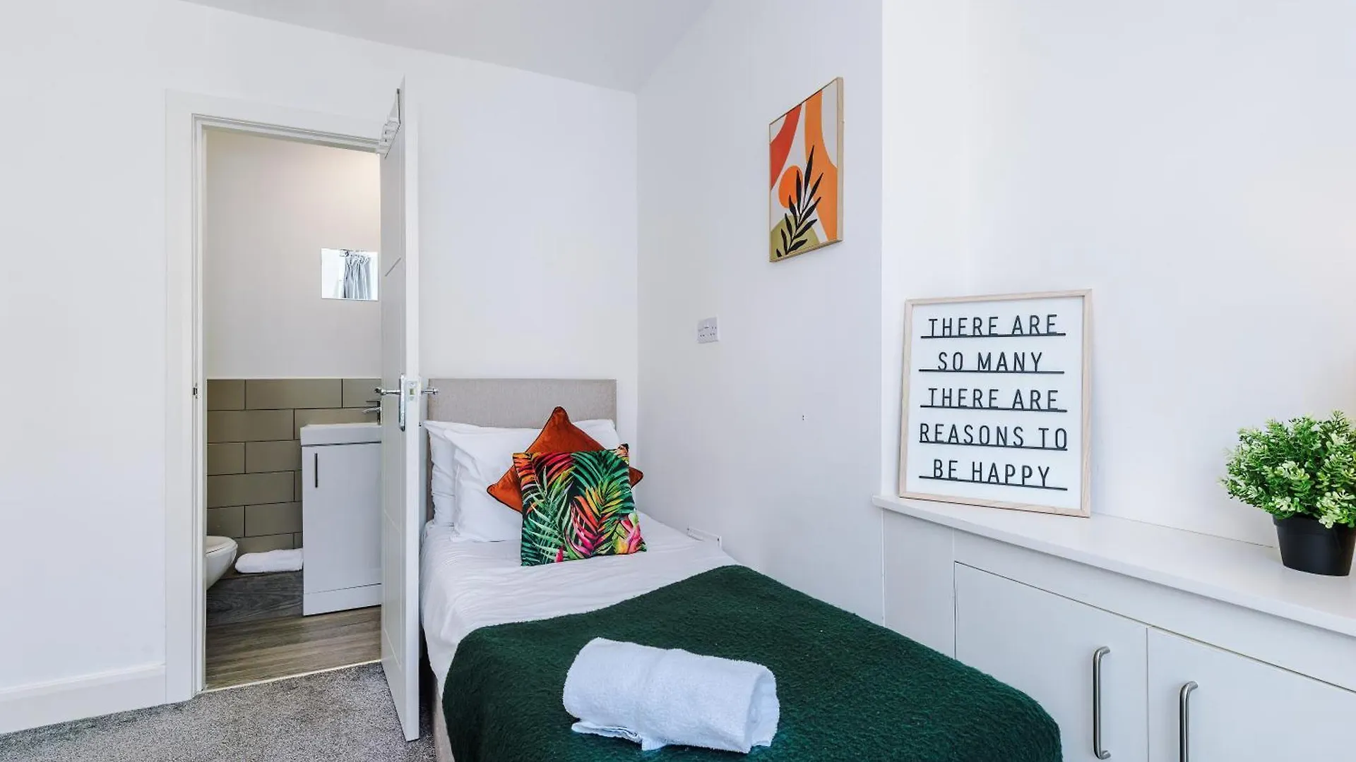 Strathcona House - Air Host & Stay - 3 Bedroom - 3 Bathroom Liverpool 0*,